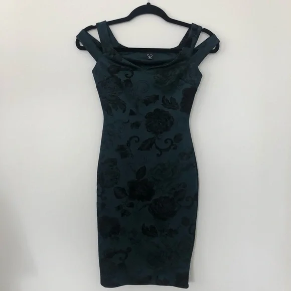 Windsor | Dresses | Windsor Xs Dark Green Dress With Black Velvet Floral  Detailing | Poshmark